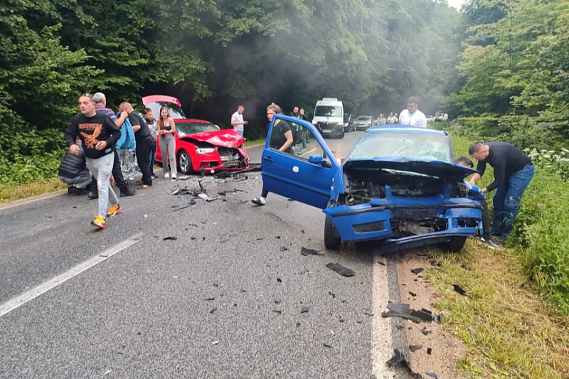 Četiri osobe povrijeđene u nesreći kod Milića, saobraćaj na ovom putu obustavljen