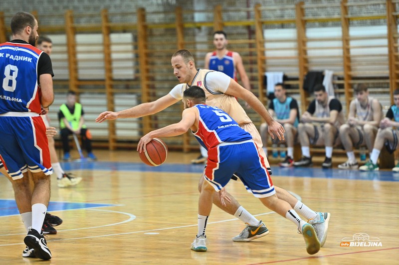 U dramatičnoj završnici Budućnost savladala Radnik i plasirala se u finale (FOTO)