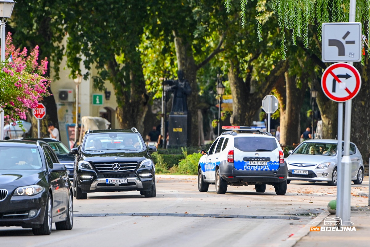 Trebinjac optužen da je gađao komšinicu kamenjem i ugrizao policajca