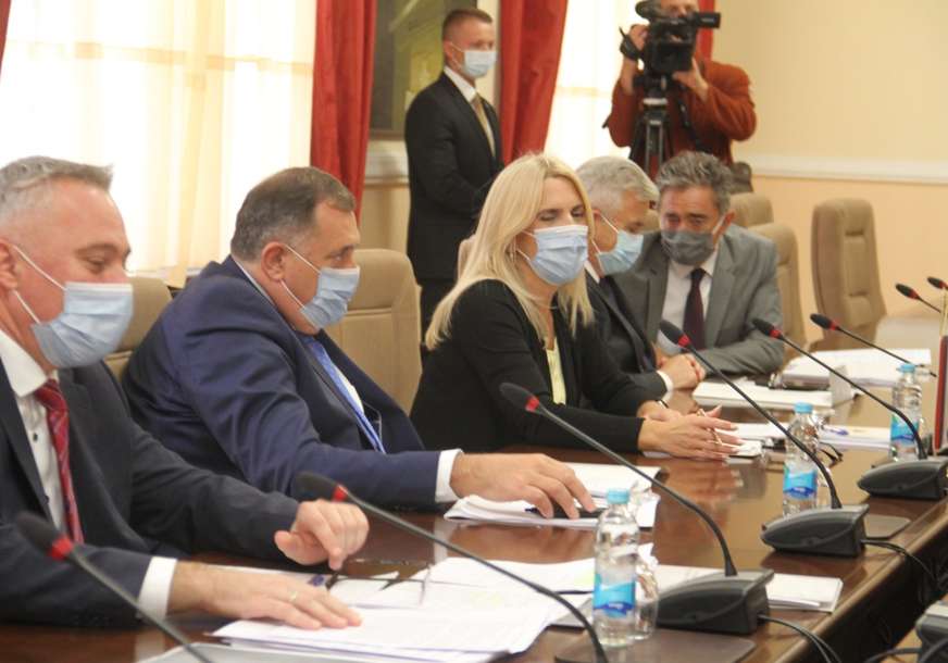 Počeo sastanak Cvijanovićeve sa predstavnicima institucija i parlamentarnih stranaka u Palati Republike
