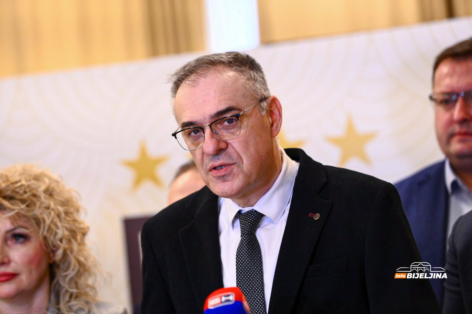 Miličević: Napadi Petrovića na stranačke kolege ne utiču na SDS