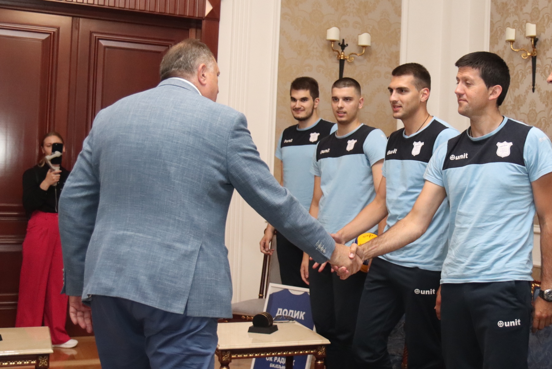 Počeo sastanak Dodika sa odbojkašima i futsalerima iz Bijeljine (FOTO)