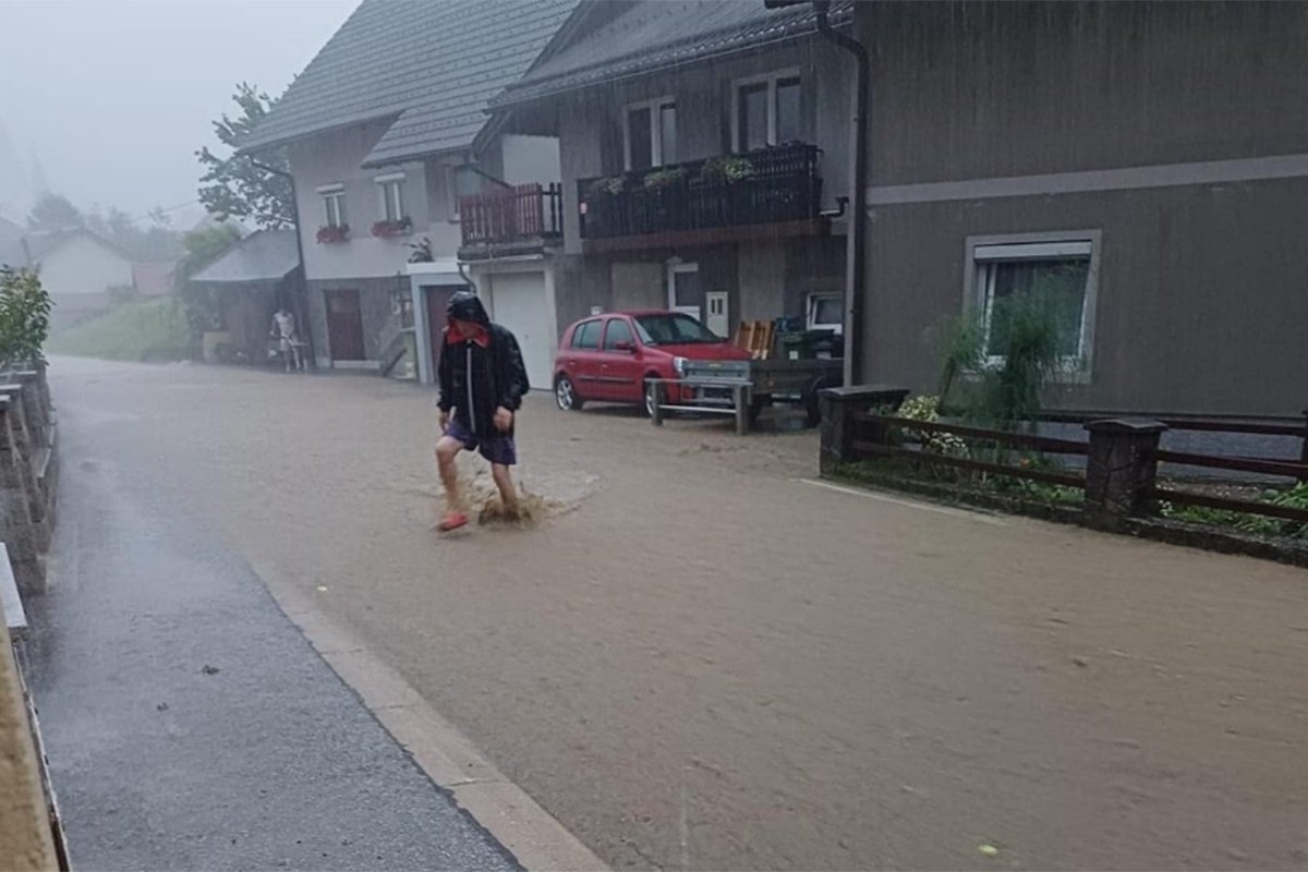 Olujno nevrijeme prešlo preko Slovenije, ide prema Hrvatskoj
