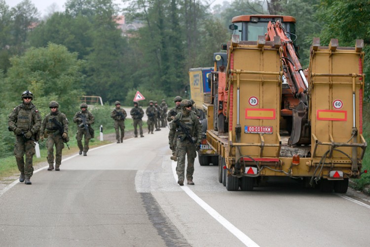 Rosu se povukla sa Jarinja, Kfor na administrativnim prelazima