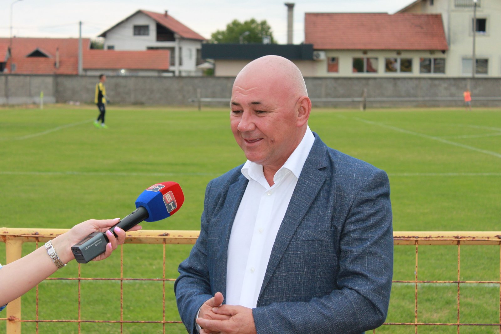 Milenko Cico Zupur donirao ogradu vrijednu 25.000 KM Fudbalskom klubu “Proleter” Dvorovi (FOTO) 