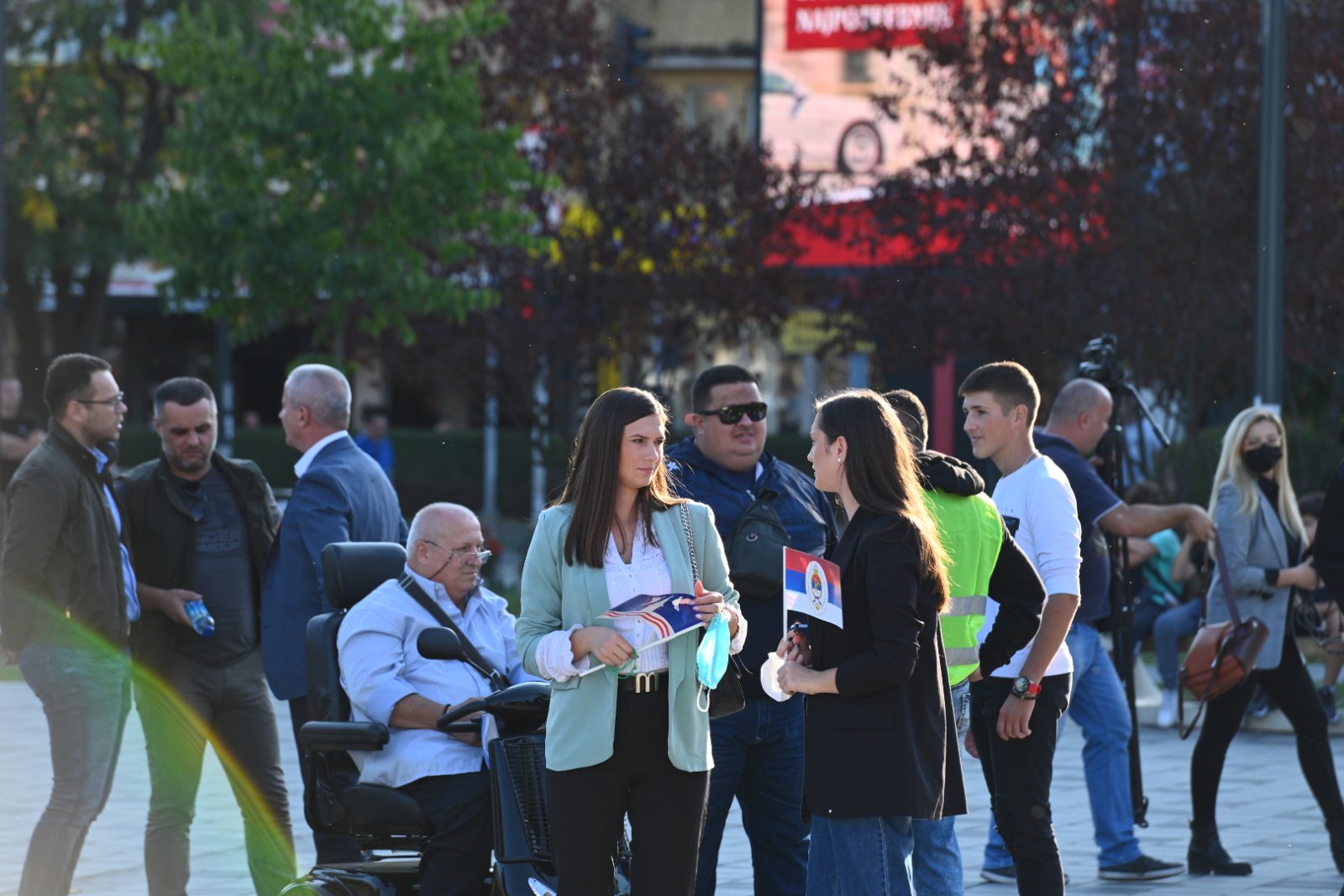 InfoBijeljina na licu mjesta: Građani pristižu na narodni skup, na terenu i policija