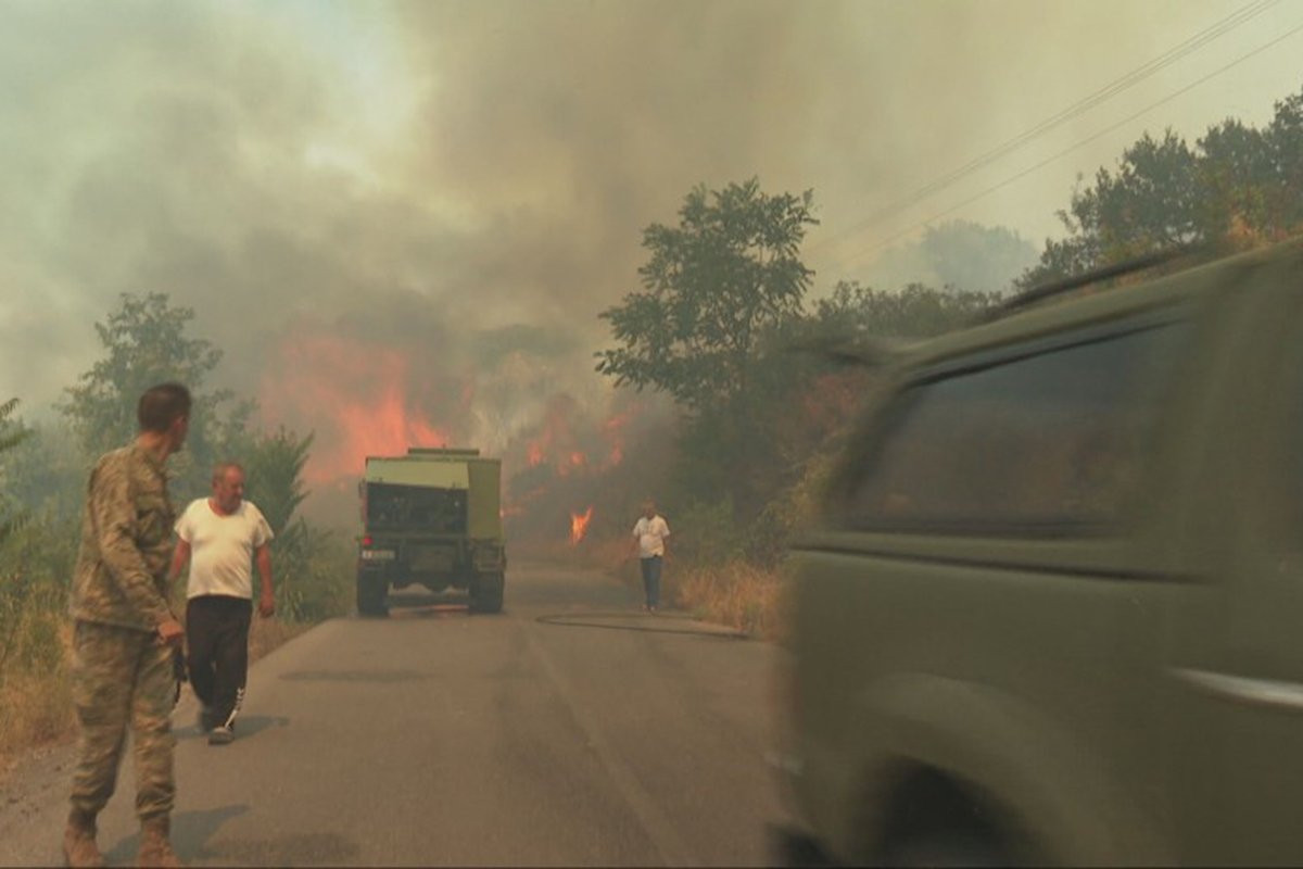 Užas u Crnoj Gori: Vojnik poginuo u prevrtanju cisterne tokom gašenja požara