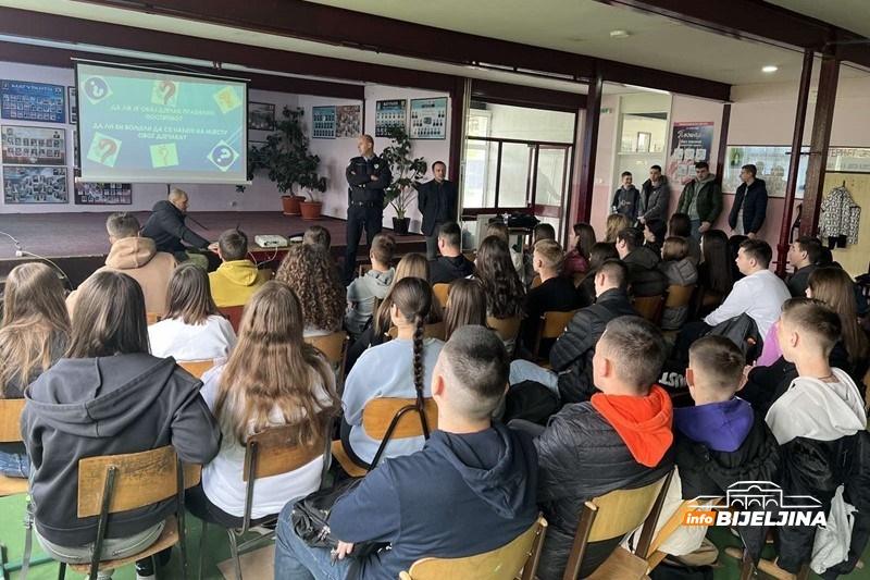 Predavanje o vršnjačkom nasilju u Loparama: Mladi moraju znati koju prekršajnu i krivičnu odgovornost nosi