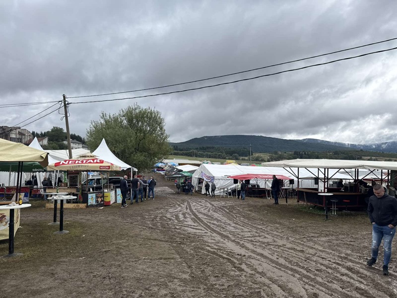 Incident na Manjači: Djevojka ubola mladića, okupljanje prekinuto