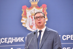 Vučić poručuje da Srbija ostaje čvrsto posvećena miru, stabilnosti i očuvanju nacionalnih interesa