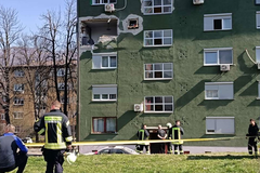 Eksplozija raznijela stan: Teško povrijeđeni supružnici, izbijeni zidovi s obje strane zgrade