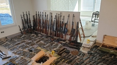 Janja kod Bijeljine: U zidovima vikendice pronašli arsenal oružja (FOTO)
