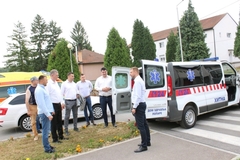 "VEĆA ZDRAVSTVENA BEZBJEDNOST" Dom zdravlja Lopare pustio u rad još jedno sanitetsko vozilo