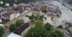 Poplave i vodene bujice na jugu Turske: Poginula jedna, nestale četiri osobe (VIDEO)