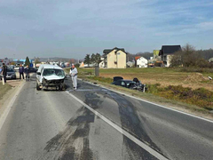 Još jedna nezgoda u Živinicama: Jedno vozilo završilo u kanalu