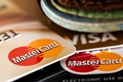 Visa i Mastercard dižu naknade za kartično plaćanje