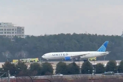 "Boingu 777" otkazao motor tokom polijetanja (VIDEO)