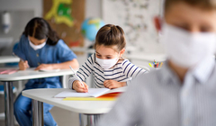 Јedan zaraženi učenik dovoljan da čitavo odjeljenje pređe na onlajn nastavu