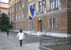 PLATE FUNKCIONERIMA I DO 10.000 KM Evo koliko će novi članovi Predsjedništva BiH, ministri i poslanici zarađivati mjesečno