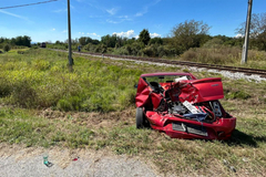 Djevojka nije stala na znak STOP, voz joj smrskao auto