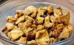 Čvarci do te mjere poskupjeli da ih prodavci NUDE NA KOMAD (FOTO)