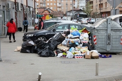 Otpad i dalje na ulicama Banjaluke, nadležni se ne mogu ni sastati