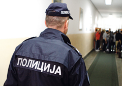 DRAMA U KAFIĆU Djevojka izvadila nož i prijetila da će ubiti gošću "Isjeckaću je na komade, zapamtiće me"