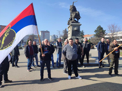 "Garda Panteri“: Gradonačelnik Bijeljine spomenik borcima pretvara u konjušnicu