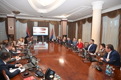 Ovo su nove uvećane plate predsjednika Vlade i ministara (FOTO)