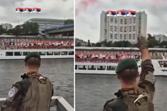 Srpski vojnik iz Legije stranaca sa dignuta tri prsta pozdravio naše sportiste na otvaranju OI (VIDEO)