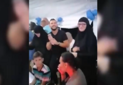 Monahinje u provodu uz hit Nedeljka Bajića Baje: Ispod šatora znaju svaku riječ pjesme "Koktel ljubavi" 