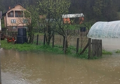 Modriča: Bujične rijeke napravile problem domaćinstvima, ekipe na terenu