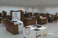 Predmeti stariji od vijeka izloženi u Bijeljini: “Moramo da ih čuvamo od insekata, ali i nevremena” (FOTO)