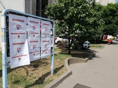 Grad oblijepljen plakatima - "Branimo istinu, ne damo Srpsku"