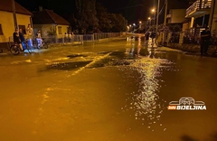 Pukla vodovodna cijev, dio Bijeljine BEZ VODE (FOTO)