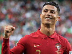 Ronalda jurili po aerodromu!