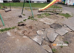 Ruglo u centru Bijeljine, pješačka STAZA MJESECIMA RASKOPANA (FOTO)