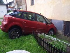 Automobil sletio, pa udario u kuću u Banjaluci