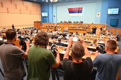 Za represivni zakon ruku diglo 47 poslanika: Tužan dan za demokratiju