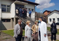 U Loparama do sada vakcinisane 363 osobe, prijavljeno više od 1.500