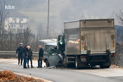 Teška nesreća na putu Sarajevo - Pale: Jedna osoba poginula, šest povrijeđeno (FOTO)