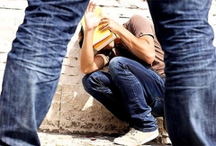 Maloljetnika tukli, tjerali da pije i nožem mu odsjekli kosu