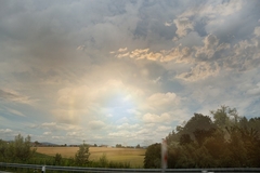 Danas sunčano i veoma toplo, posle podne kiša