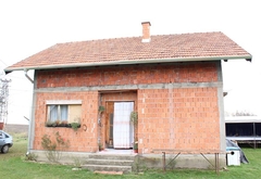 Snažan vjetar u BiH odnio krov sa kuće u komšijino dvorište, ovaj ne želi da mu ga vrati