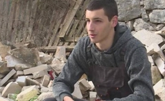 "Žuljeva na rukama ima, ali ne smetaju mi" Nikola je klesarski zanat naslijedio od djeda, a ovo poručuje svojim vršnjacima