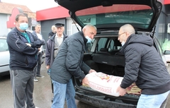 Boračka organizacija Ugljevik podijelila vaskršnje pakete za nezaposlene demobilisane borce