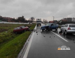 Sudar na putu Bijeljina - Ugljevik, ima povrijeđenih, vozilo završilo u kanalu