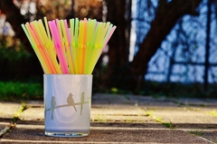 Zašto ne bi trebalo da koristite slamčice