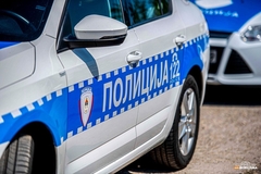 Pronašli drogu i bajonet: Pretresli stan i vozilo Bijeljinca koji je vozilom pregazio nogu policajca (FOTO)