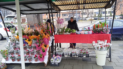Na trgu u Bijeljini široka lepeza poklona za dame (FOTO)